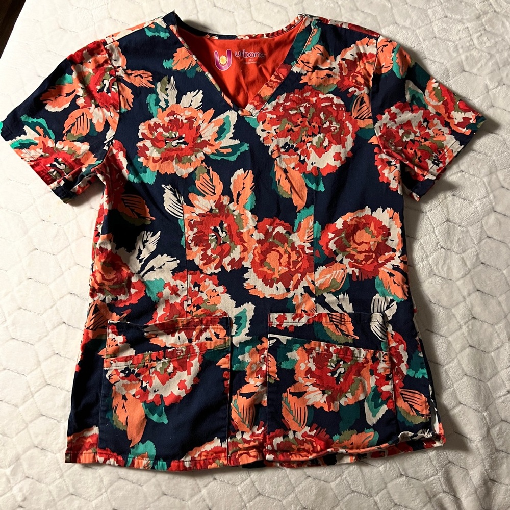 Urbane Scrub top